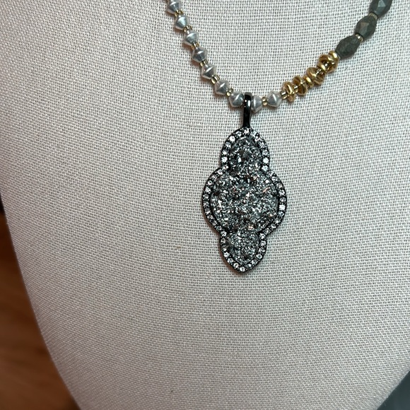 NIB  Stella & Dot  Ornate Mixed Metal Hematite Pendant Necklace  31" - Picture 5 of 8